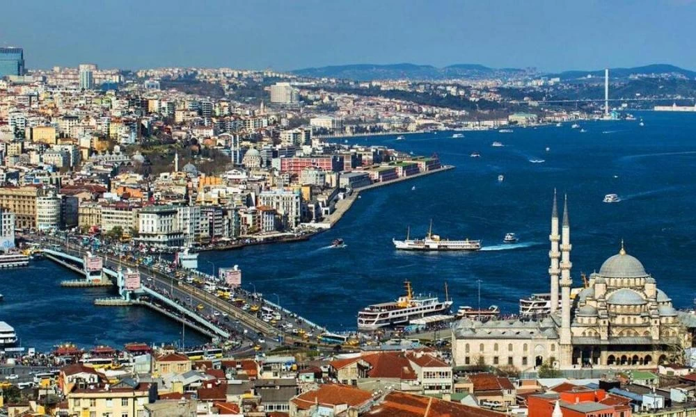 Χιλιάδες Έλληνες τουρίστες επισκέπτονται την Τουρκία παρά τις προκλήσεις Ερντογάν